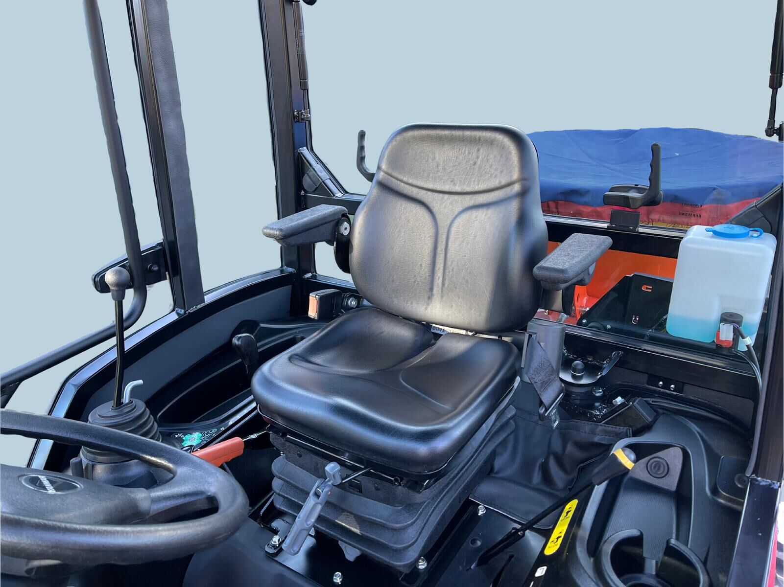 Yanmar SA424 Wintertraktor inkl. Kabine, Schneeschild und Streuer