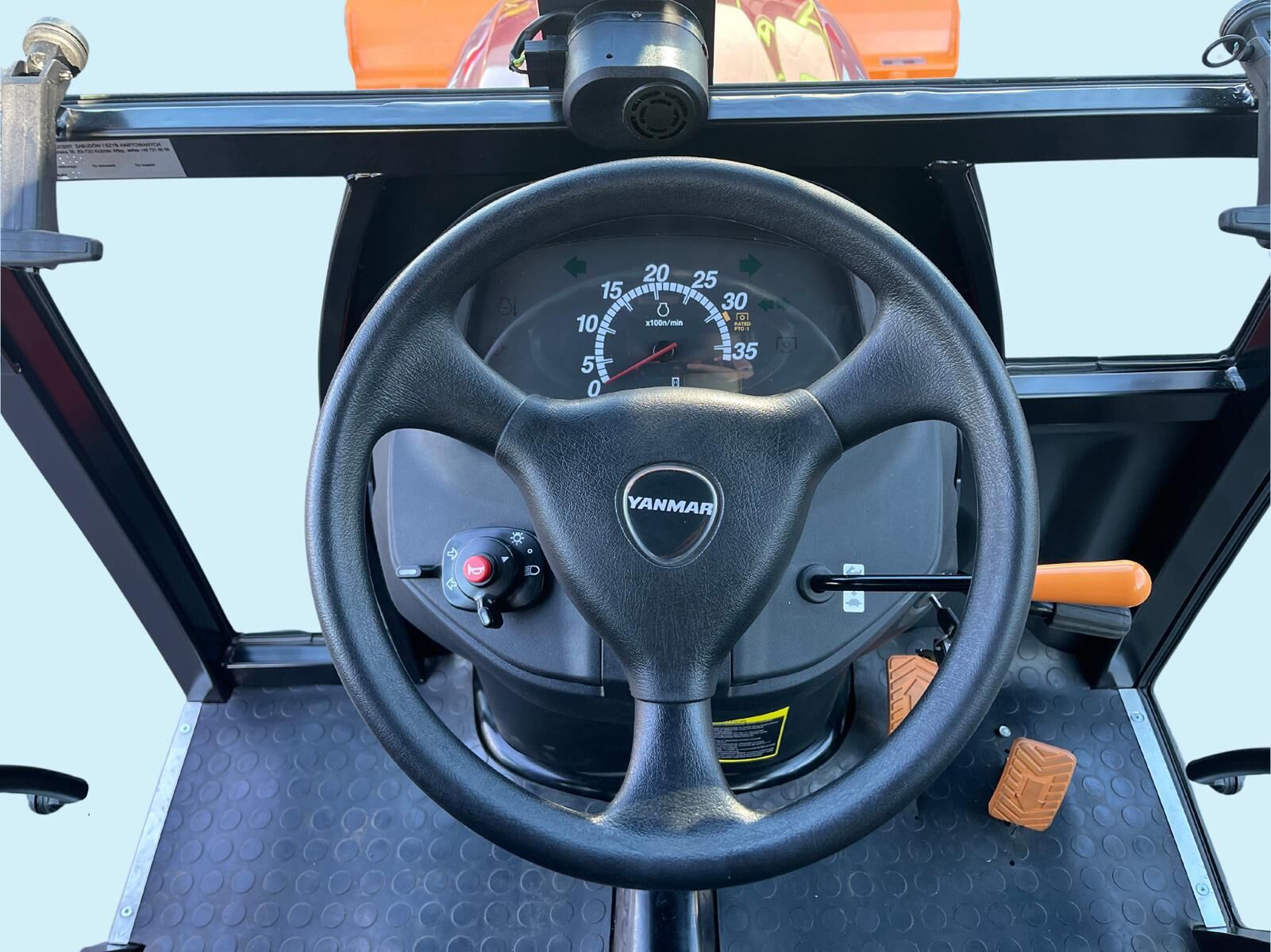 Yanmar SA424 Wintertraktor inkl. Kabine, Schneeschild und Streuer