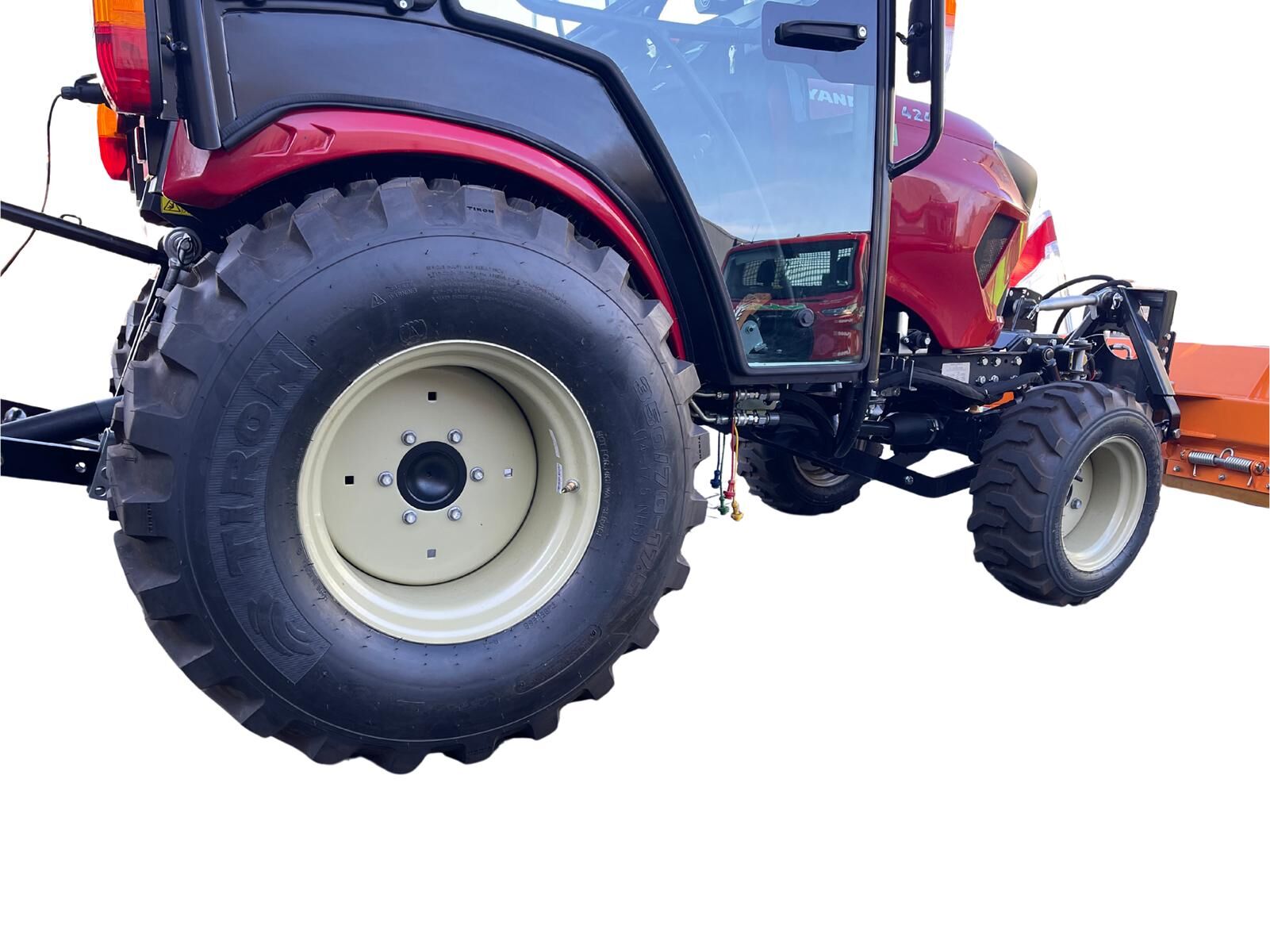 Yanmar SA424 Wintertraktor inkl. Kabine, Schneeschild und Streuer