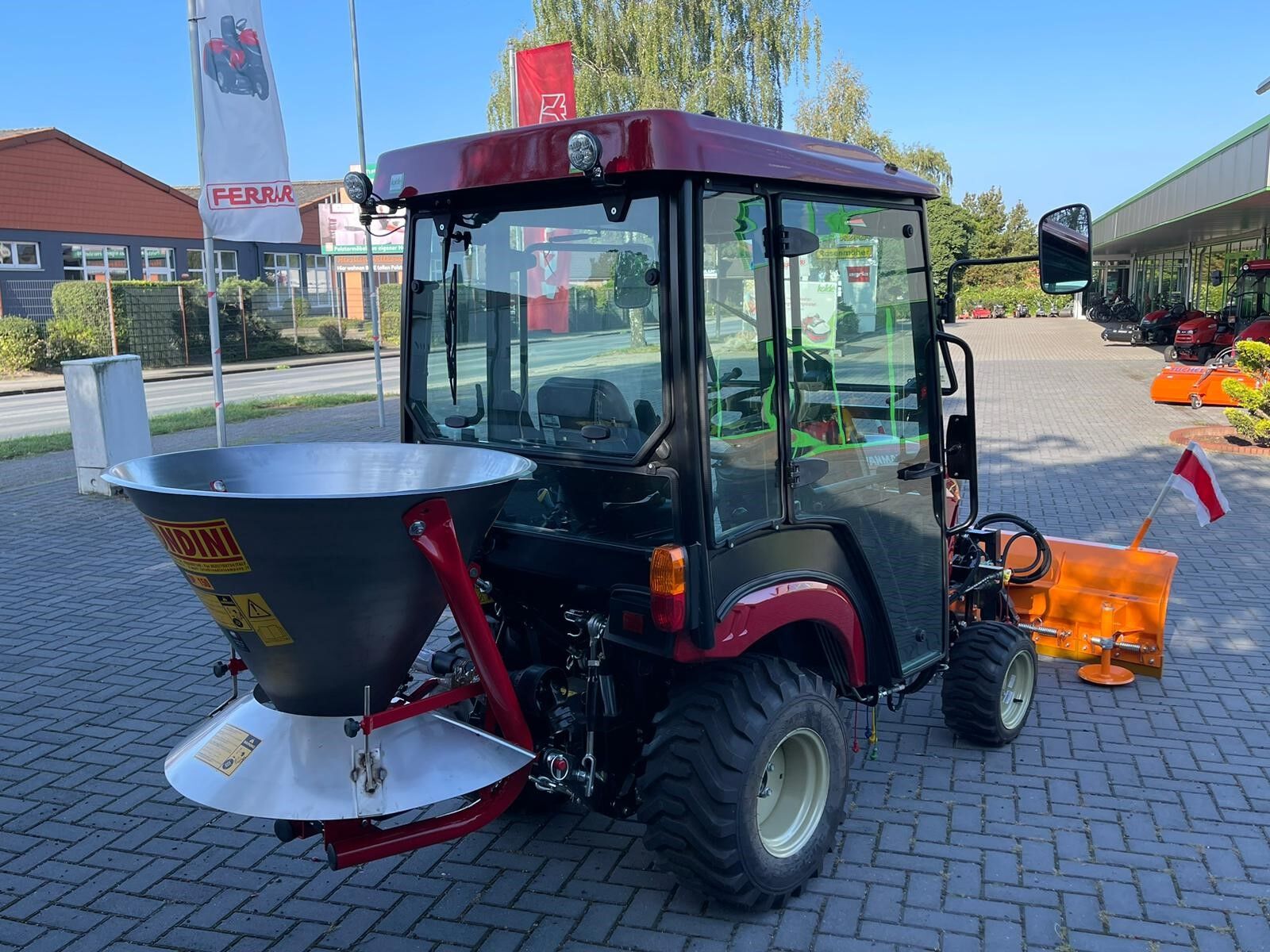 Yanmar SA221 Traktor inkl. Kabine, Schneeschild, Streuer, Frontkraftheber