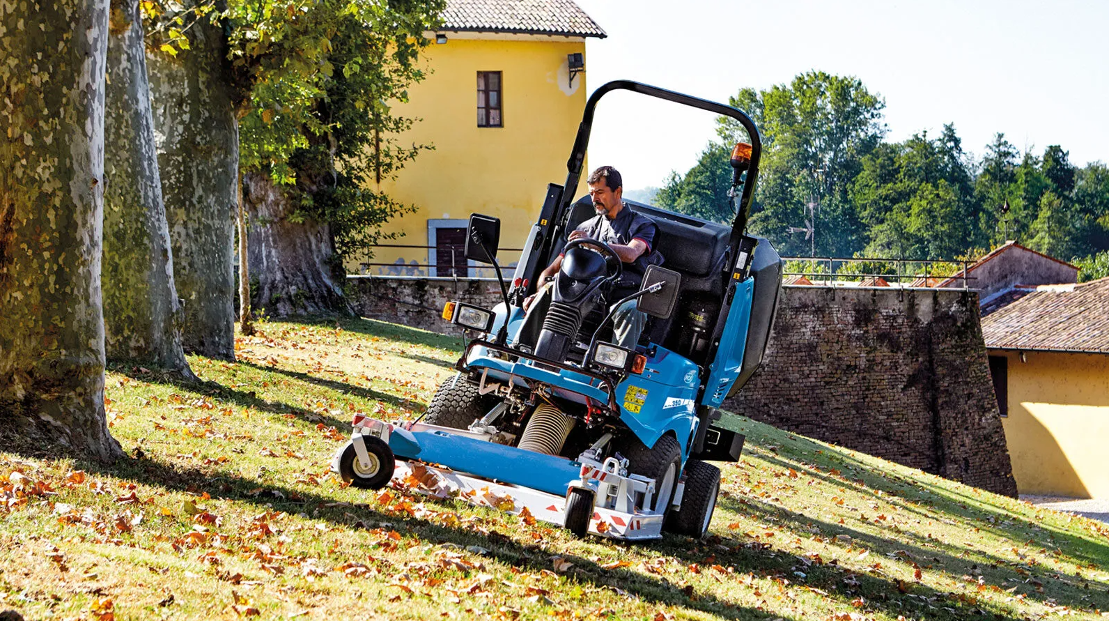 Ma.Tra. 350 Rasenmäher mit Sammelbox, Kabine und Klimaanlage
