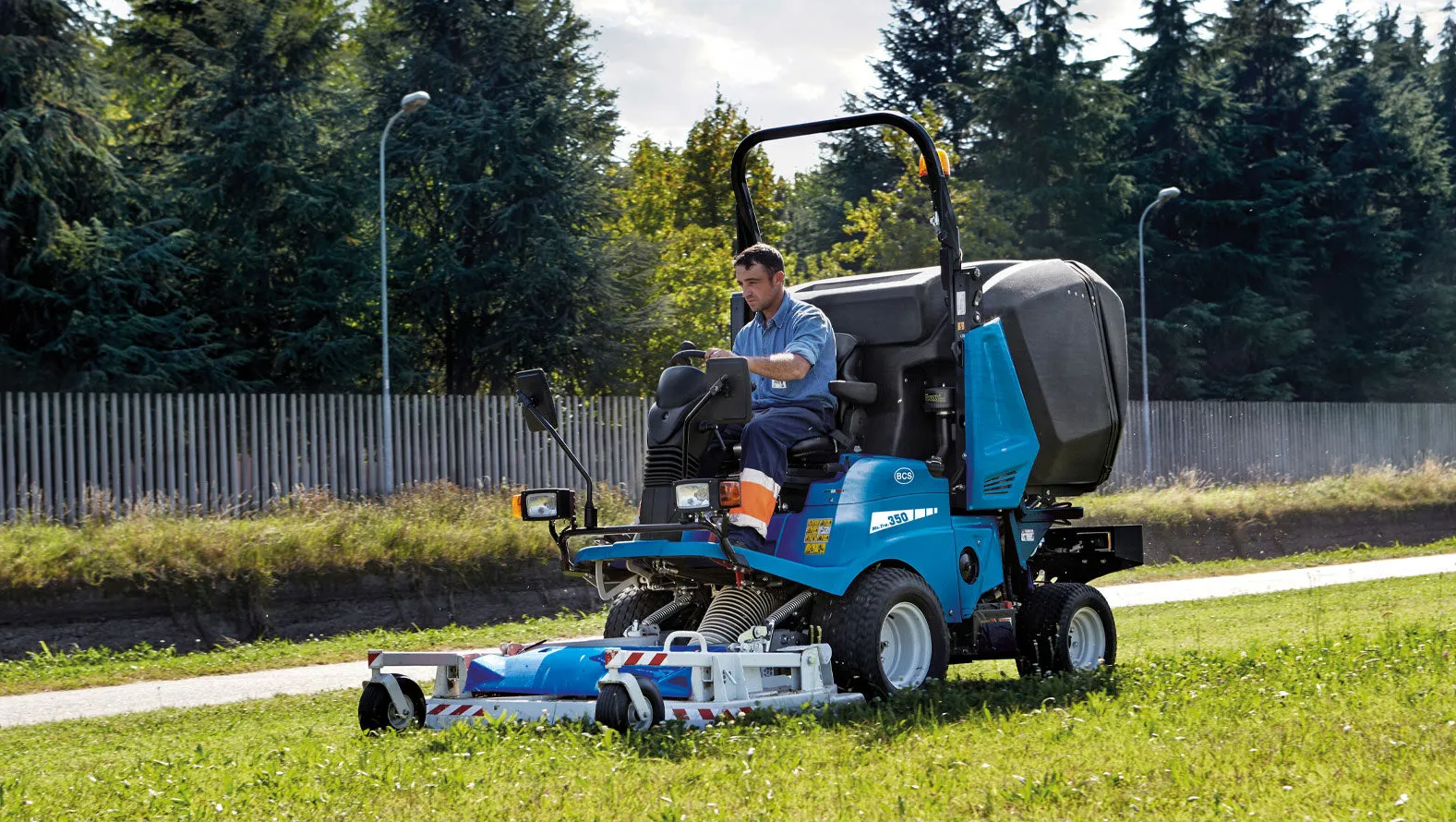 Ma.Tra. 350 Rasenmäher mit Sammelbox, Kabine und Klimaanlage