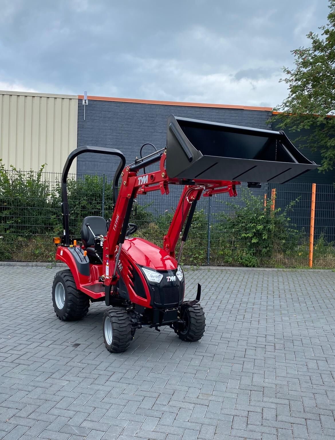 TYM Traktor T194 mit Frontlader & Mähwerk online kaufen Kolde